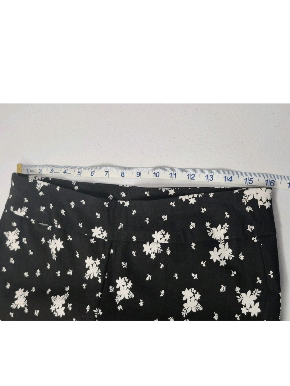 GRACE The Perfect Fit– Black & White Floral Stretch Leggings – Women's M - Picture 7 of 10